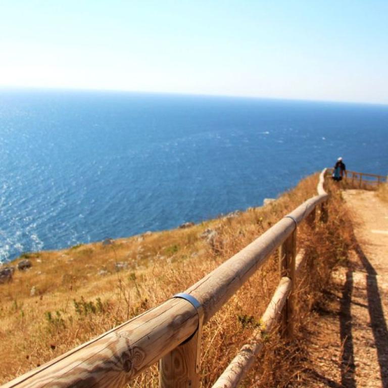seaside downhill path on Via Costa Salentina