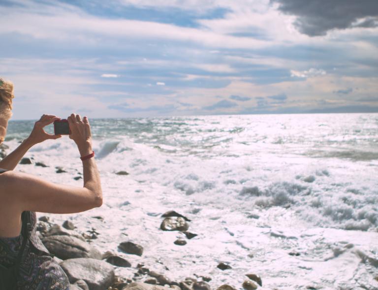 woman travelling solo taking pictures