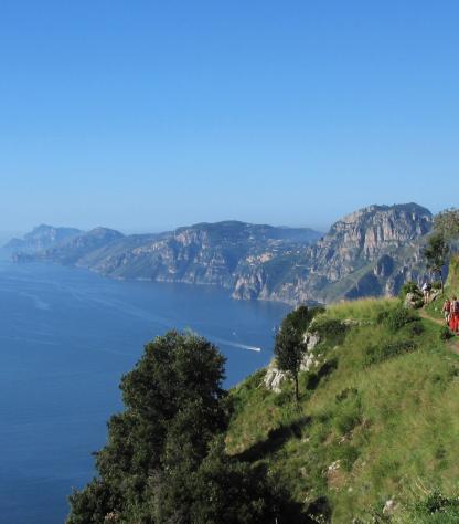 hikers on Sentiero degli Dei in Costiera Amalfitana