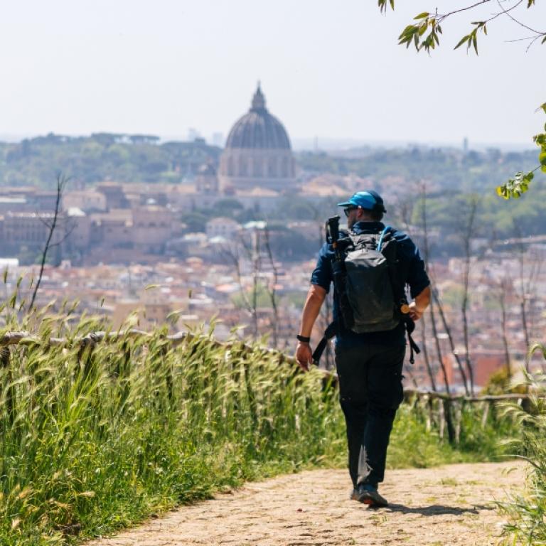 peregrino que llegan a roma al final de la via francigena