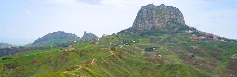 la valle de los templos cerca de Agrigento en la Magna via Francigena en Sicilia
