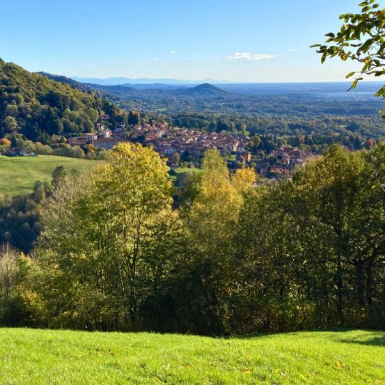 Il Santuario di Oropa con le Alpi sullo sfondo tappa finale del Cammino di Oropa