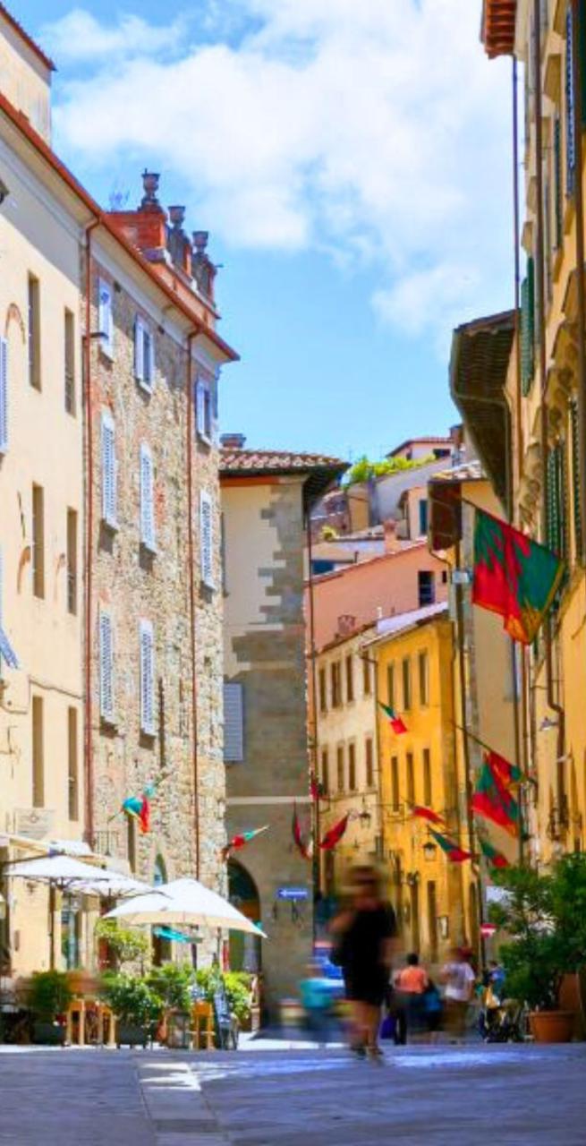 Via Romea Germanica paesaggio con cielo e antico borgo