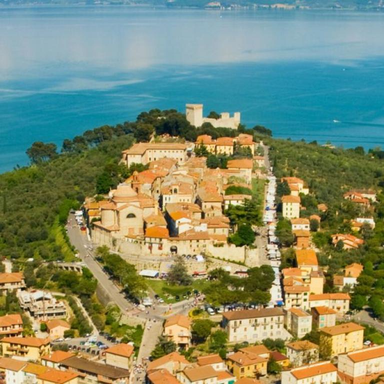 Via Romea Germanica antico borgo sul lago