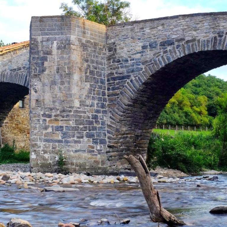 saint james way medieval bridge in zubiri