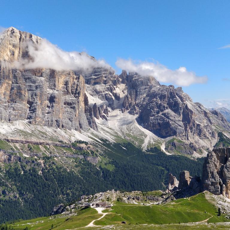 Massicci e creste dell’Alta Via 1 Dolomiti nel tratto Averau Nuvolau Cinque Torri