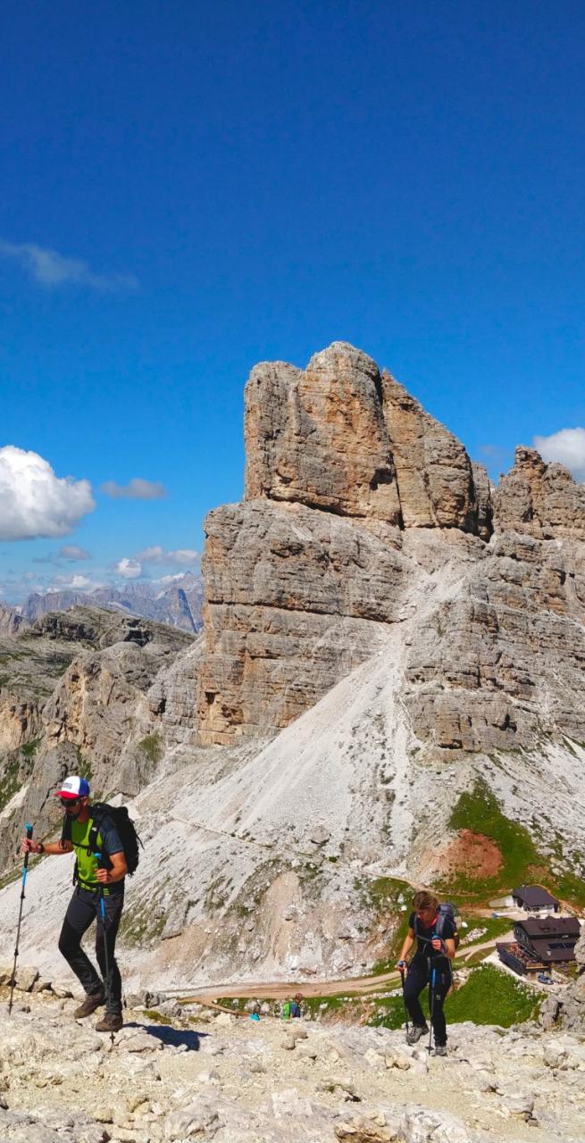 Paesaggio alpino tipico dell’Alta Via 1 Dolomiti vicino al Lago di Braies