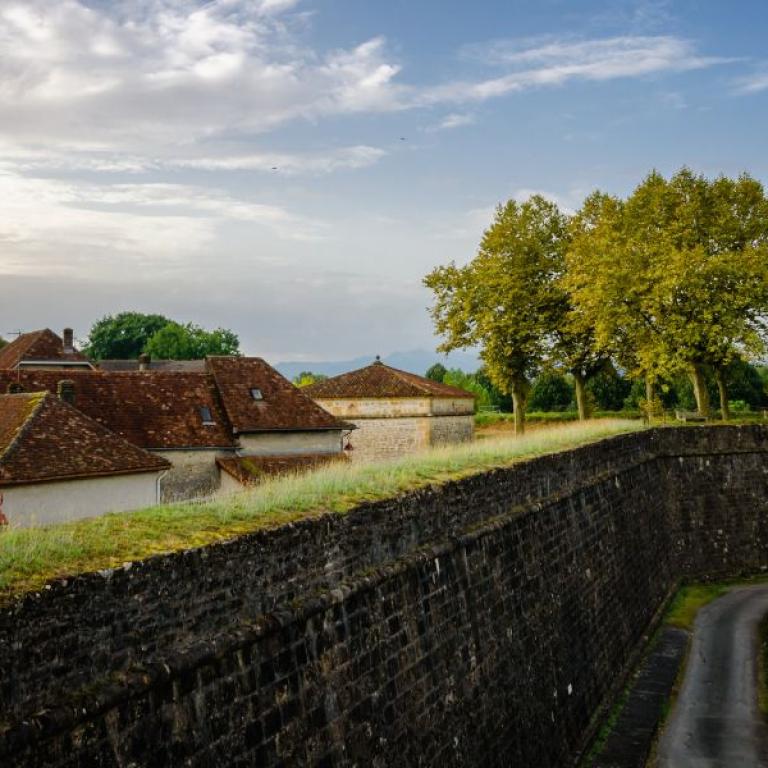 navarraenx fortified medieval walls