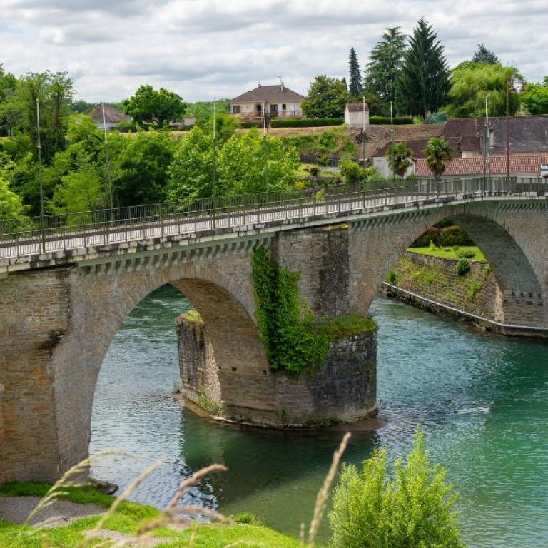 navarrenx medieval bridge 