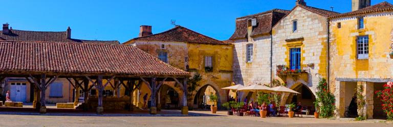 French Dordogna, the enchantinq square of Monpazier