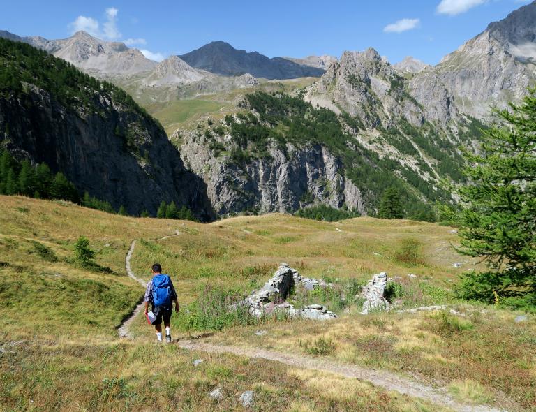 Trekking en Val Maira con vistas a los Alpes italianos