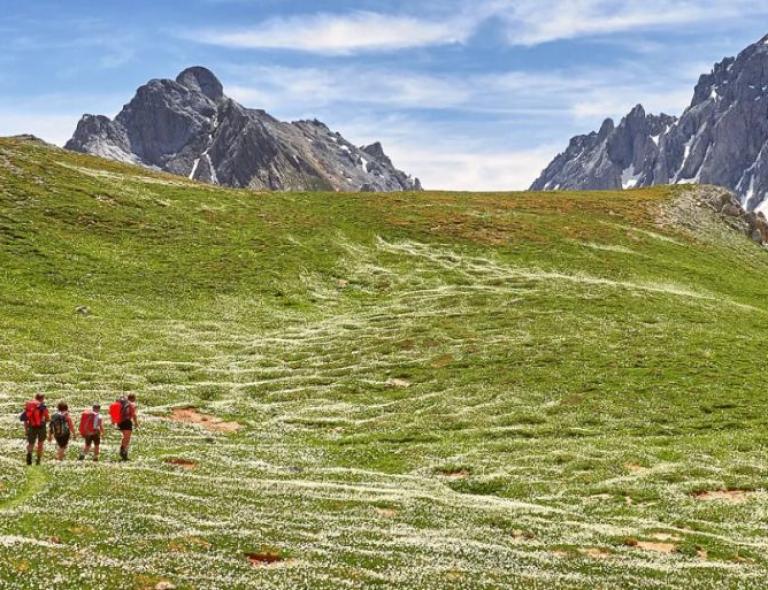 Trekking en Val Maira con vistas a los Alpes italianos