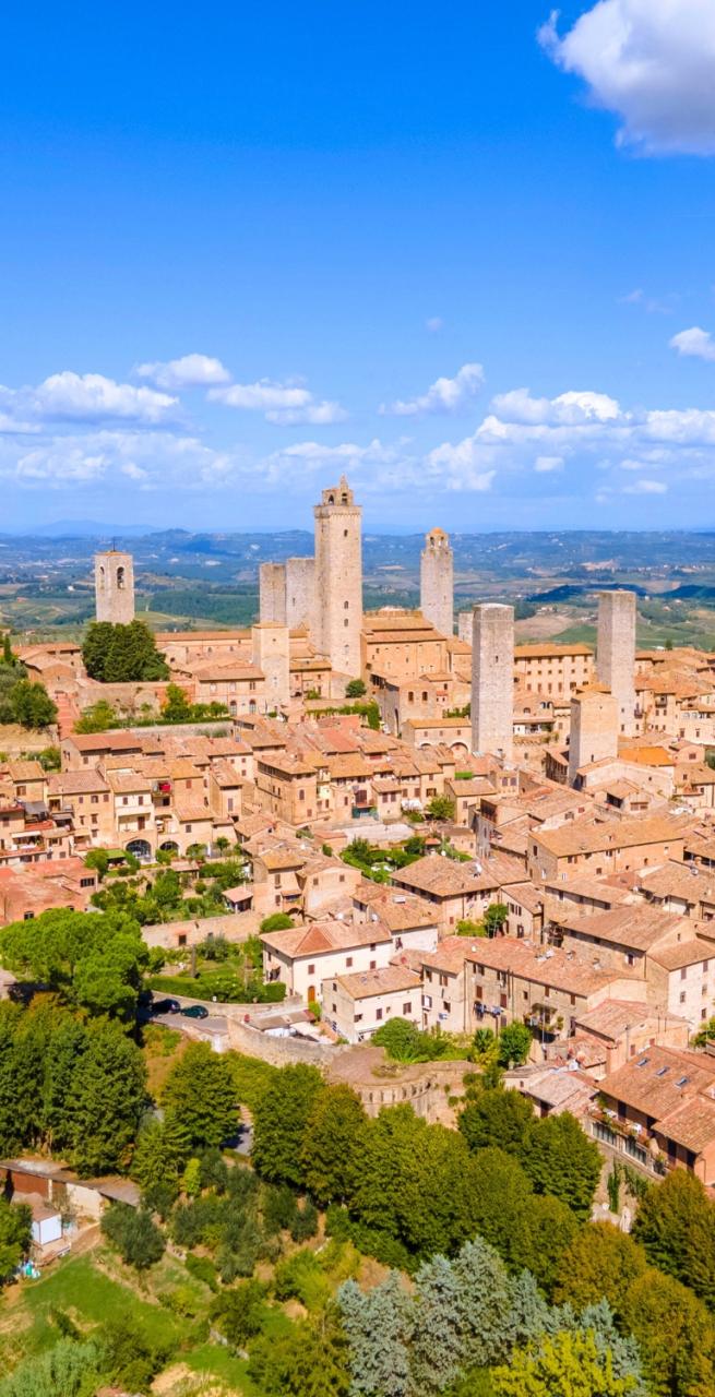 Francigena Easy Lucca Siena signs on path to Monteriggioni