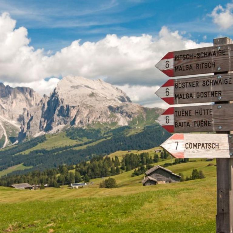 Easy Dolomites Chestnut Route signs