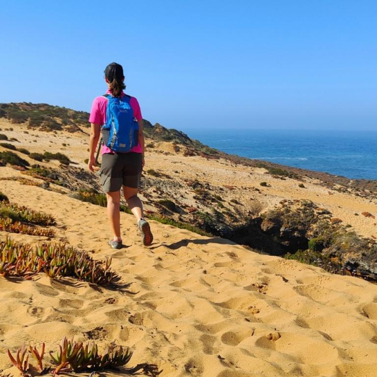 Sandy coastal path overlooking the Atlantic Ocean on the Fisherman’s Trail