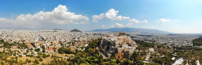 Vista panoramica dell’Acropoli e dello skyline della città durante un weekend ad Atene