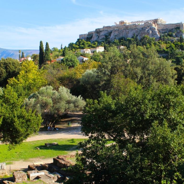 Parco verde ai piedi dell’Acropoli ideale da esplorare durante un weekend ad Atene